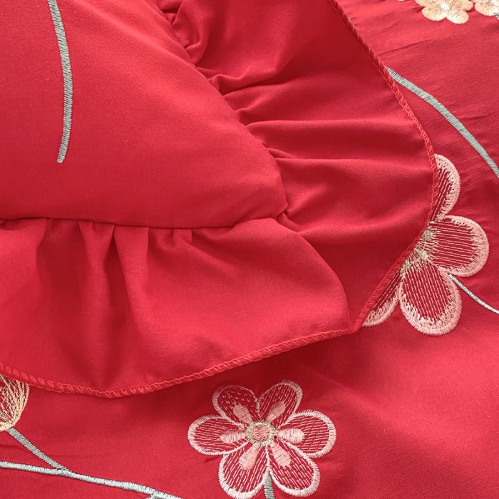 91家纺网 家纺一手货源 找家纺 富盛 2024新款水洗亲肤棉刺绣四件套公主风四件套 幸运花—大红