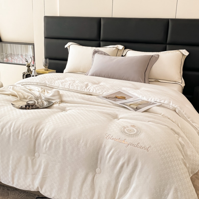 91家纺网 家纺一手货源 找家纺 伊被源 2023新款亲肤磨毛提花冬被被子被芯-四叶草 白色