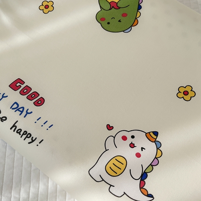 91家纺网 家纺一手货源 找家纺 良佐生活 2023新款A类60支全棉贡缎乳胶枕枕套 恐龙宝宝