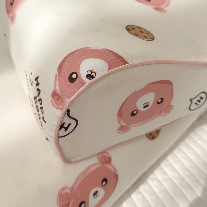 91家纺网 家纺一手货源 找家纺 良佐生活 2023新款A类60支全棉贡缎乳胶枕枕套 开心熊 粉