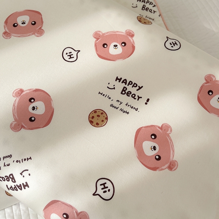 91家纺网 家纺一手货源 找家纺 良佐生活 2023新款A类60支全棉贡缎乳胶枕枕套 开心熊 粉