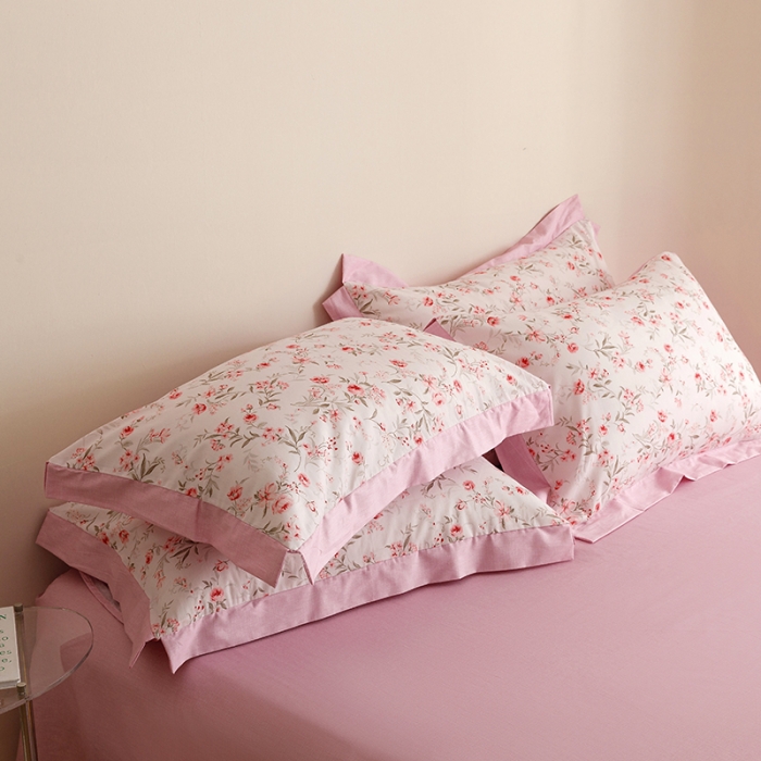 91家纺网 家纺一手货源 找家纺 简宜家居 2023新款纯棉全棉斜纹小清新宽边四件套 花忆粉