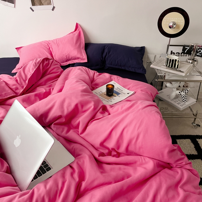 91家纺网 家纺一手货源 找家纺 贝拉梦 2023款亲肤棉纯色拼色治 愈系四件套 树莓红+深空蓝