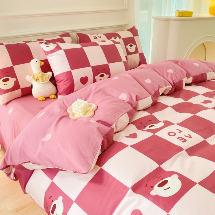 91家纺网 家纺一手货源 找家纺 星巴k家纺 2023全棉13372花卉印花简约四件套草莓熊