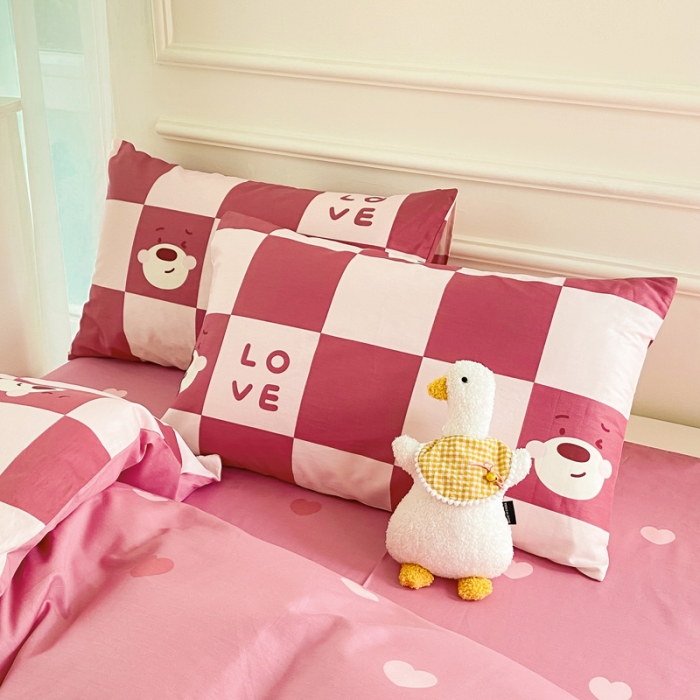 91家纺网 家纺一手货源 找家纺 星巴k家纺 2023全棉13372花卉印花简约四件套草莓熊