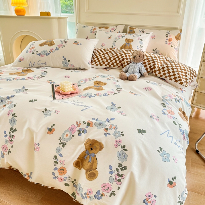 91家纺网 家纺一手货源 找家纺 星巴k家纺 2023全棉13372花卉印花简约四件套花环熊