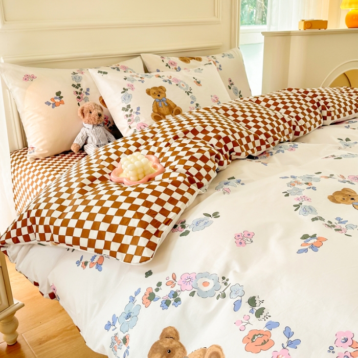 91家纺网 家纺一手货源 找家纺 星巴k家纺 2023全棉13372花卉印花简约四件套花环熊