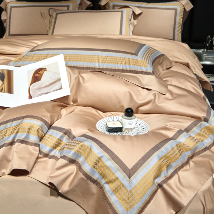 91家纺网 家纺一手货源 找家纺 榻尚 2023新款数码拼接匹马经典四件套-维多利亚 金色