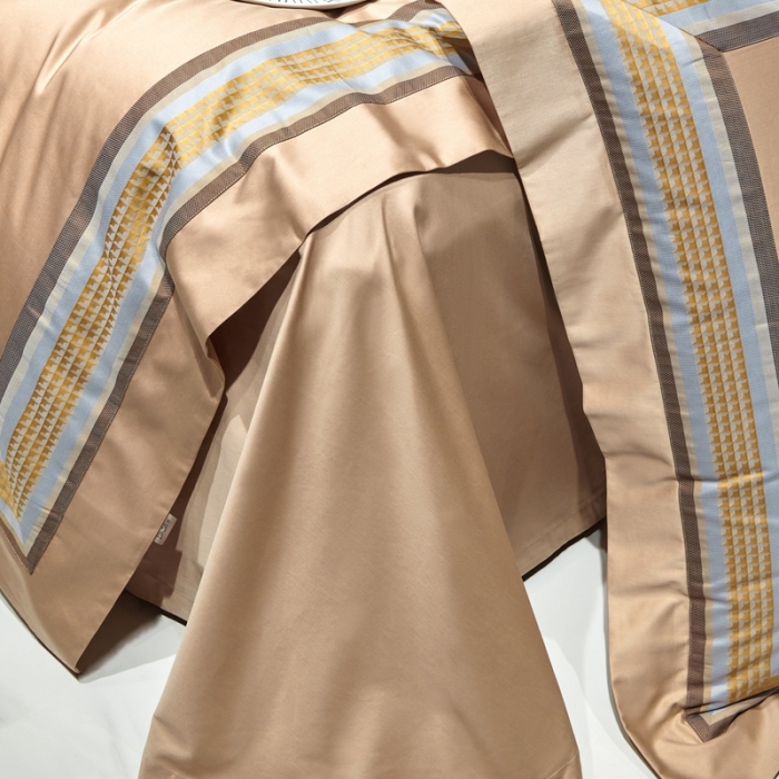 91家纺网 家纺一手货源 找家纺 榻尚 2023新款数码拼接匹马经典四件套-维多利亚 金色