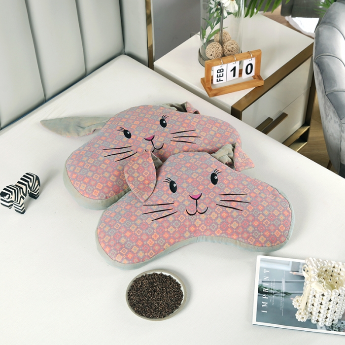 91家纺网 家纺一手货源 找家纺 明星 2023新款荞麦枕A类纯棉双层纱卡通兔耳朵枕头芯 茶茶兔紫玉