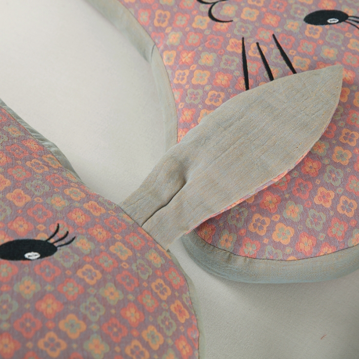 91家纺网 家纺一手货源 找家纺 明星 2023新款荞麦枕A类纯棉双层纱卡通兔耳朵枕头芯 茶茶兔紫玉