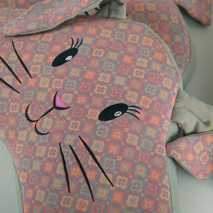 91家纺网 家纺一手货源 找家纺 明星 2023新款荞麦枕A类纯棉双层纱卡通兔耳朵枕头芯 茶茶兔紫玉