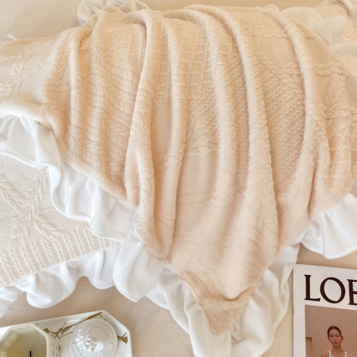 91家纺网 家纺一手货源 找家纺 沐慕 2023新款泡芙暖绒花边立体剪花牛奶绒四件套 泡芙-奶白