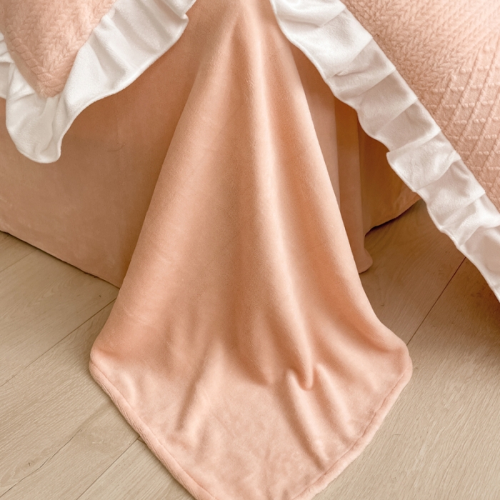 91家纺网 家纺一手货源 找家纺 沐慕 2023新款泡芙暖绒花边立体剪花牛奶绒四件套 泡芙-暖玉