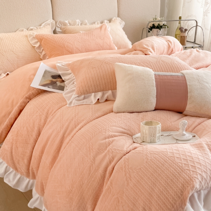 91家纺网 家纺一手货源 找家纺 沐慕 2023新款泡芙暖绒花边立体剪花牛奶绒四件套 泡芙-暖玉