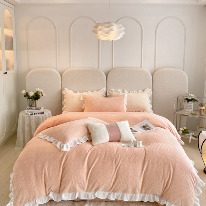 91家纺网 家纺一手货源 找家纺 沐慕 2023新款泡芙暖绒花边立体剪花牛奶绒四件套 泡芙-暖玉