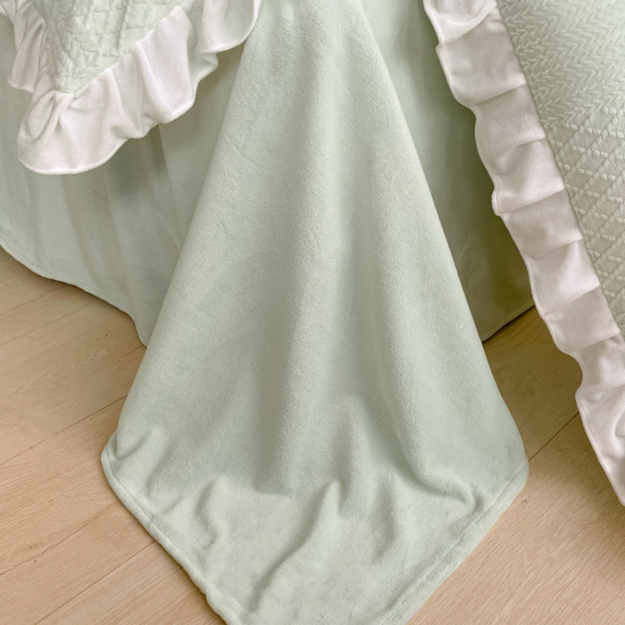 91家纺网 家纺一手货源 找家纺 沐慕 2023新款泡芙暖绒花边立体剪花牛奶绒四件套 泡芙-水绿