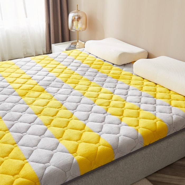 91家纺网 家纺一手货源 找家纺 优莱床垫 2024新款新款牛奶绒记忆棉床垫 黄条