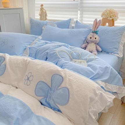 91家纺网 家纺一手货源 找家纺 你好美丽 2025新款水洗磨毛蝴蝶刺绣三拼四件套 淡雅花语蓝