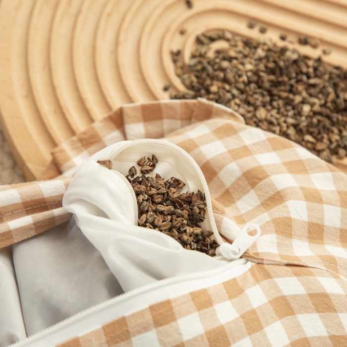 91家纺网 家纺一手货源 找家纺 明星 2023新款全棉水洗棉月牙荞麦枕 月牙卡其格