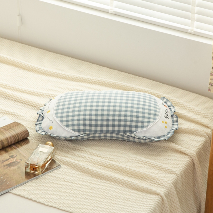 91家纺网 家纺一手货源 找家纺 明星 2023新款全棉水洗棉月牙荞麦枕 月牙小蓝格