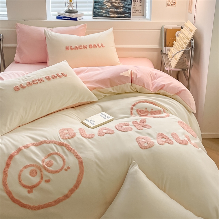 91家纺网 家纺一手货源 找家纺 眠帛家纺 2023新款水洗棉毛巾绣四件套煤球系列 煤球奶油粉