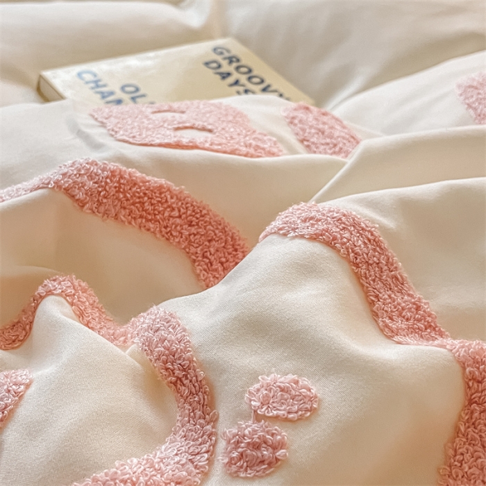 91家纺网 家纺一手货源 找家纺 眠帛家纺 2023新款水洗棉毛巾绣四件套煤球系列 煤球奶油粉