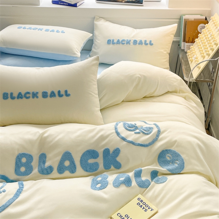 91家纺网 家纺一手货源 找家纺 眠帛家纺 2023新款水洗棉毛巾绣四件套煤球系列 煤球天空蓝