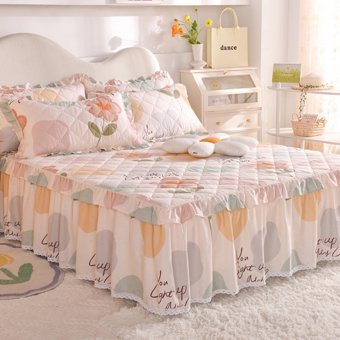 91家纺网 家纺一手货源 找家纺 美达 2025全棉蕾丝小花边夹棉床裙 悠若花园