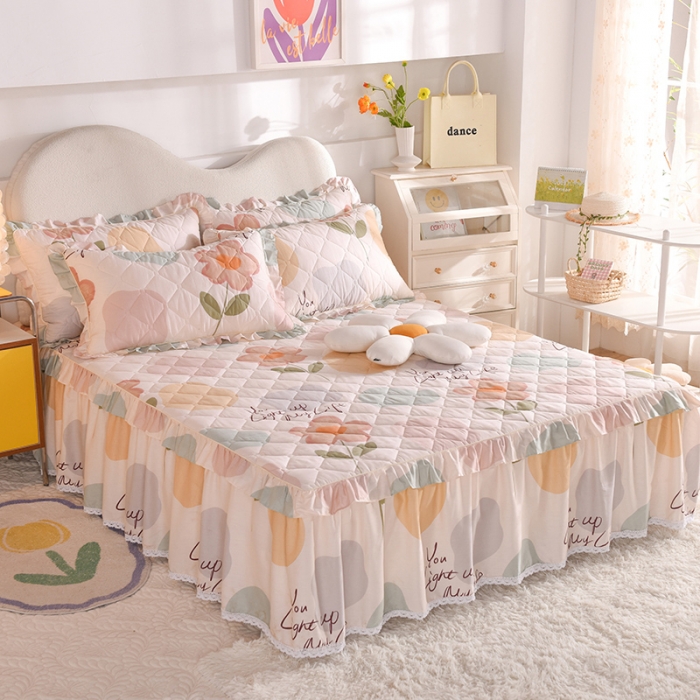 91家纺网 家纺一手货源 找家纺 美达 2025全棉蕾丝小花边夹棉床裙 悠若花园