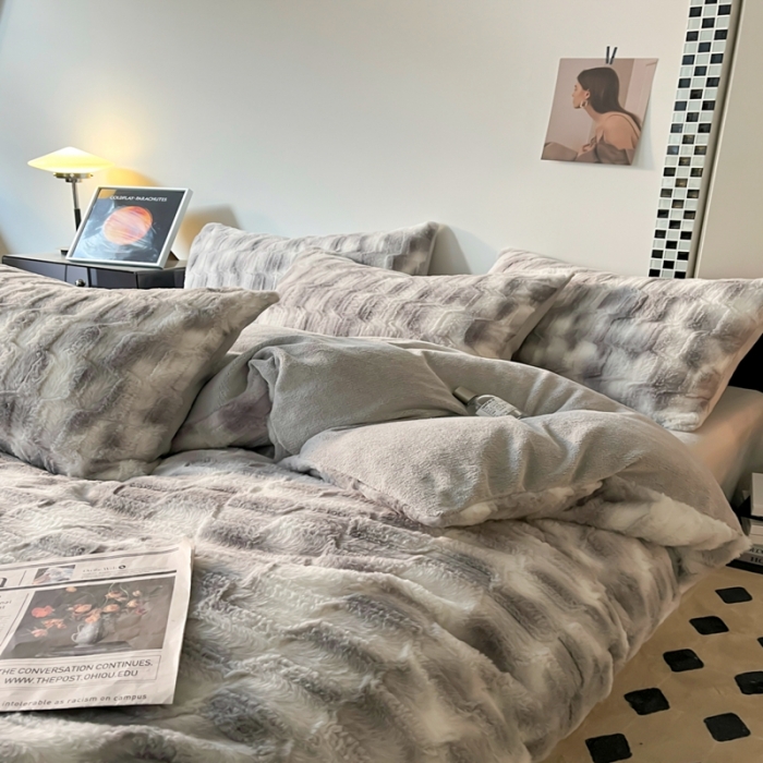 91家纺网 家纺一手货源 找家纺 金爱家 2023新款全消光牛奶绒獭兔毛绒四件套 兔毛绒-韵染灰