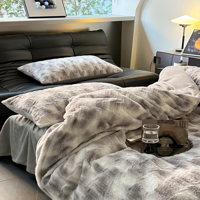 91家纺网 家纺一手货源 找家纺 金爱家 2023新款全消光牛奶绒獭兔毛绒四件套 兔毛绒-韵染灰