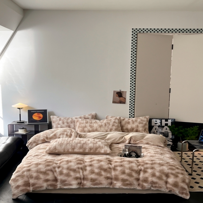 91家纺网 家纺一手货源 找家纺 金爱家 2023新款全消光牛奶绒獭兔毛绒四件套 兔毛绒-韵染咖