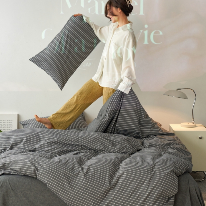 91家纺网 家纺一手货源 找家纺 蓝邻 2023新款无印风全棉色织水洗棉四件套 灰细条