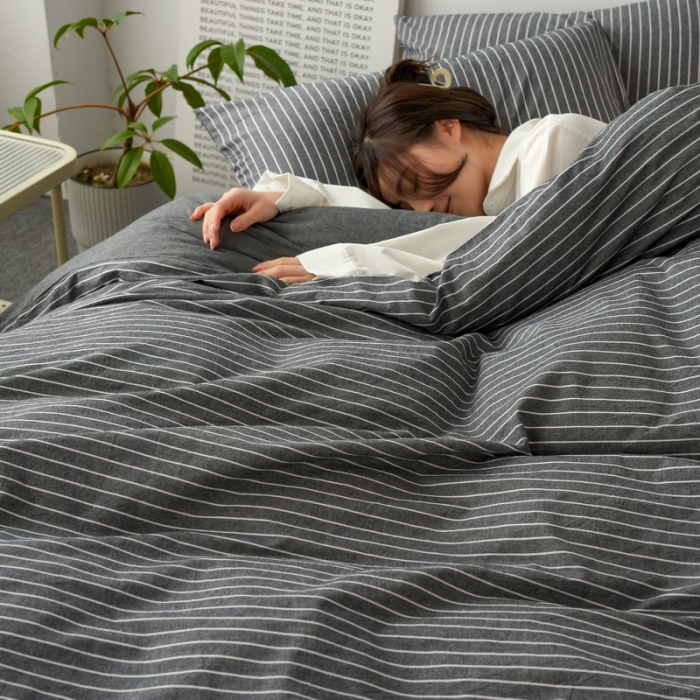 91家纺网 家纺一手货源 找家纺 蓝邻 2023新款无印风全棉色织水洗棉四件套 灰细条