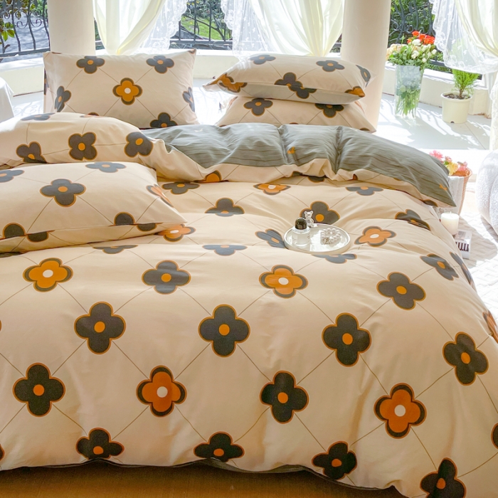 91家纺网 家纺一手货源 找家纺 星巴k 2023新款全棉13372花卉印花简约卡通款多规格四件套四叶草