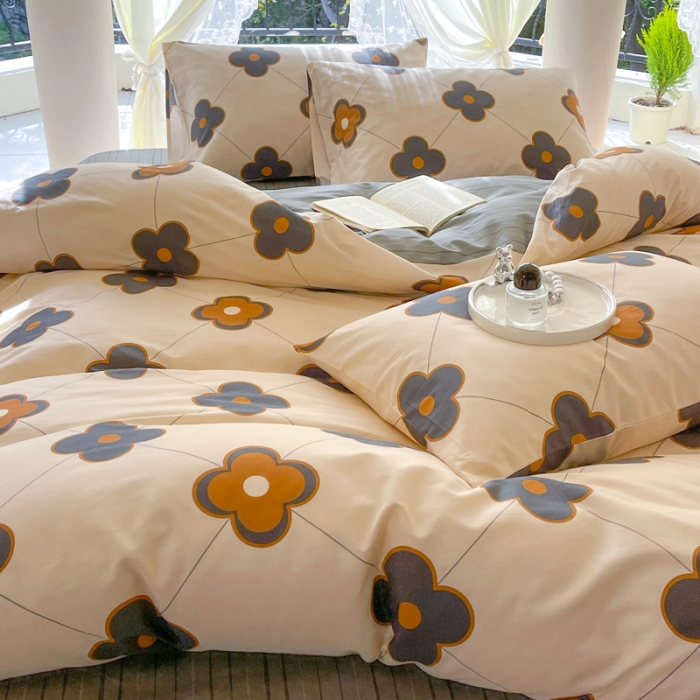 91家纺网 家纺一手货源 找家纺 星巴k 2023新款全棉13372花卉印花简约卡通款多规格四件套四叶草