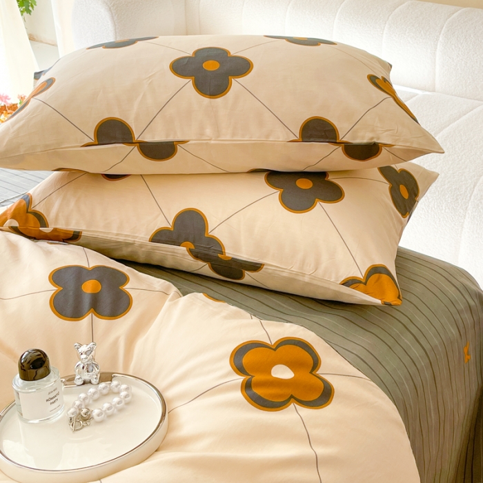 91家纺网 家纺一手货源 找家纺 星巴k 2023新款全棉13372花卉印花简约卡通款多规格四件套四叶草