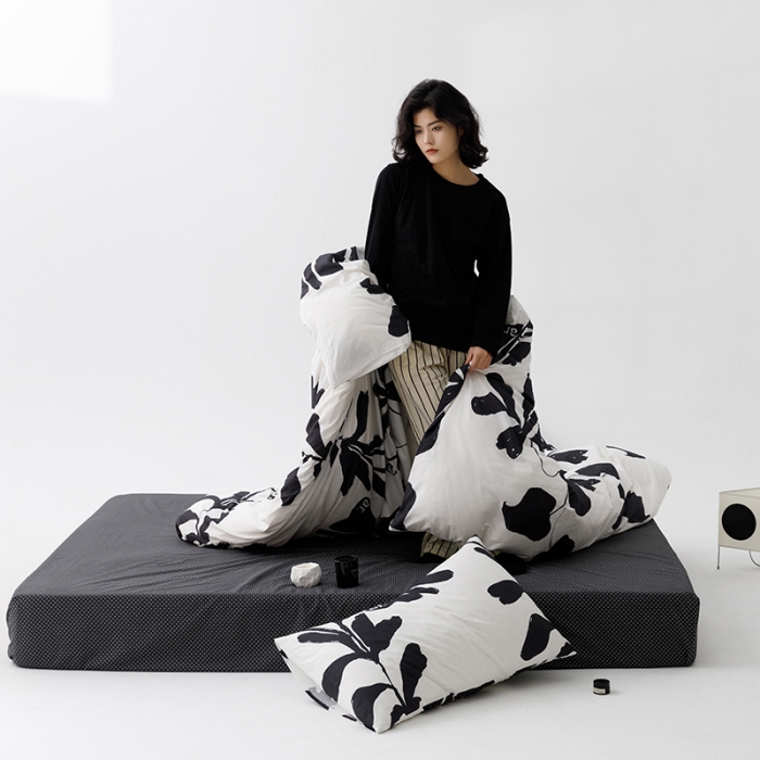 91家纺网 家纺一手货源 找家纺 雅居纺 2023新款13070黑白系全棉四件套 月夜桂花