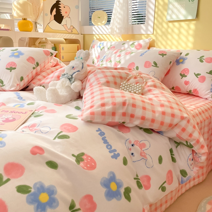 91家纺网 家纺一手货源 找家纺 雅居纺 2023新款全棉13070小清新四件套 草莓兔