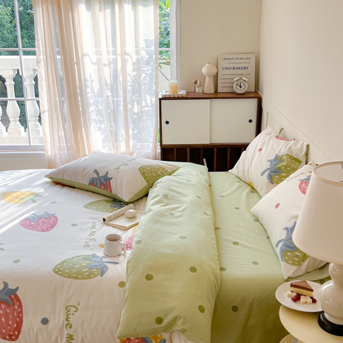 91家纺网 家纺一手货源 找家纺 希文 2023新款全棉13372印花四件套 晚风告白系列 彩色草莓