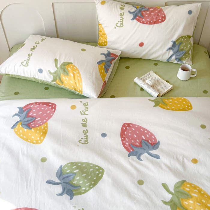 91家纺网 家纺一手货源 找家纺 希文 2023新款全棉13372印花四件套 晚风告白系列 彩色草莓