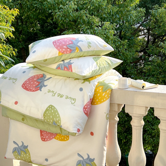 91家纺网 家纺一手货源 找家纺 希文 2023新款全棉13372印花四件套 晚风告白系列 彩色草莓