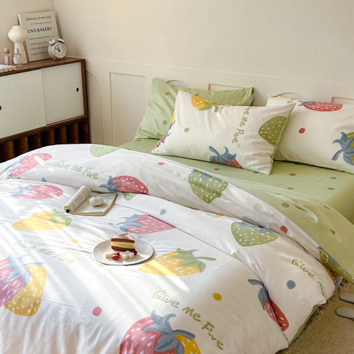 91家纺网 家纺一手货源 找家纺 希文 2023新款全棉13372印花四件套 晚风告白系列 彩色草莓