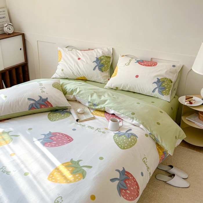 91家纺网 家纺一手货源 找家纺 希文 2023新款全棉13372印花四件套 晚风告白系列 彩色草莓