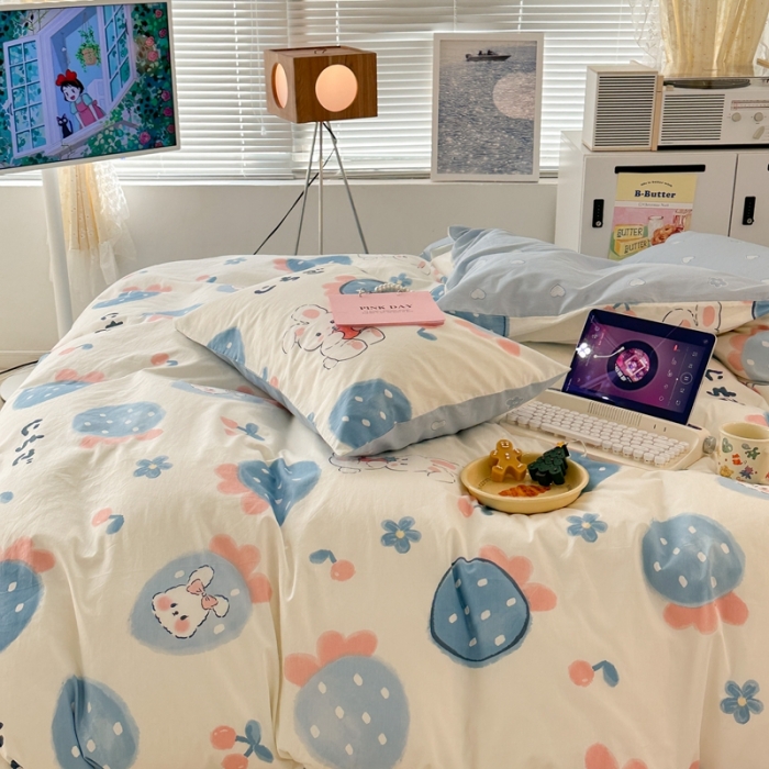 91家纺网 家纺一手货源 找家纺 昔可 2023新款小清新全棉四件套 蓝色草莓兔