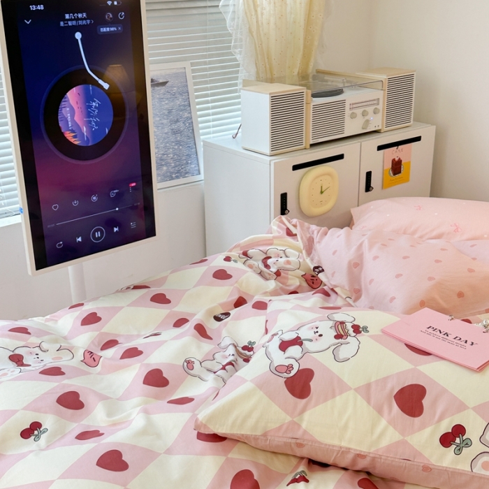 91家纺网 家纺一手货源 找家纺 昔可 2023新款小清新全棉四件套 菱格樱桃兔