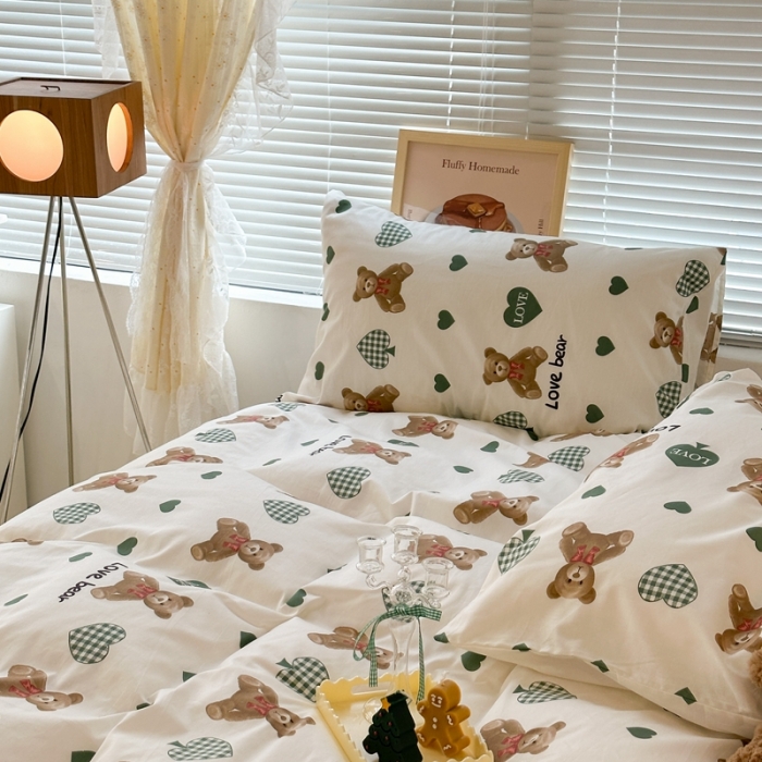 91家纺网 家纺一手货源 找家纺 昔可 2023新款可爱元气卧室新款全棉四件套 爱心熊 绿
