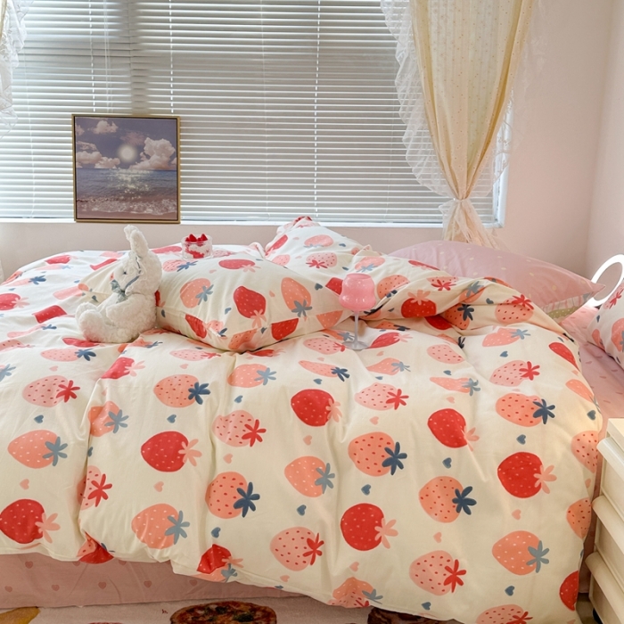 91家纺网 家纺一手货源 找家纺 昔可 2023新款可爱元气卧室新款全棉四件套 春日粉草莓