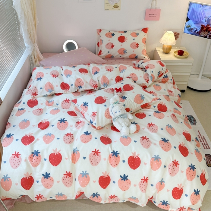 91家纺网 家纺一手货源 找家纺 昔可 2023新款可爱元气卧室新款全棉四件套 春日粉草莓